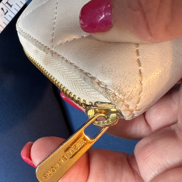 Michael Kors Cream Quilted Continental Wallet - Picture 3 of 3